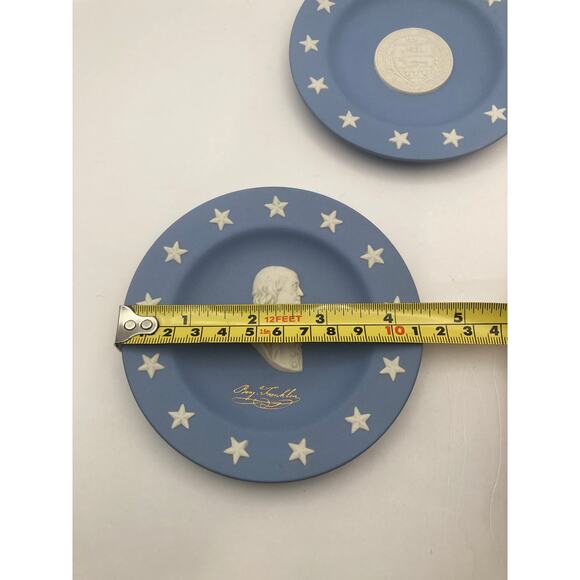 Wedgewood Jasperware Collector Plates (2) Benjamin Franklin and Pennsylvania 4" - Picture 5 of 5